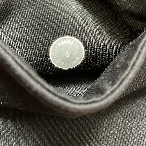 Lululemon Wunder Under Shorts - Picture 4 of 7